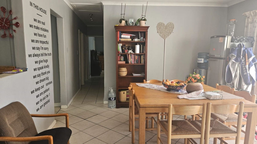 3 Bedroom Property for Sale in Gustrouw Western Cape